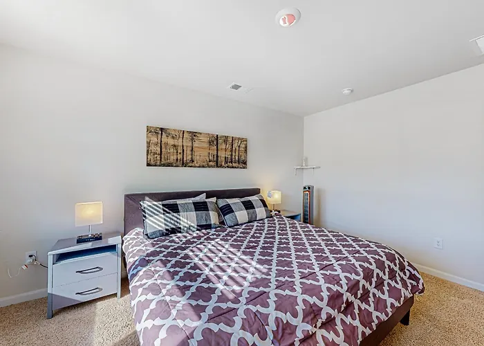 8 Mi To Dover Motor Speedway! Dog-Friendly Retreat