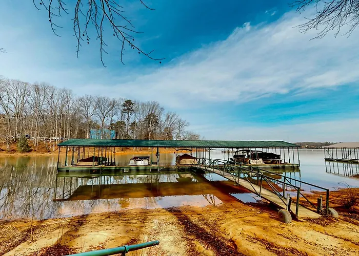 Boat Dock: Lake-View Retreat 5 Mi To Dtwn Clemson