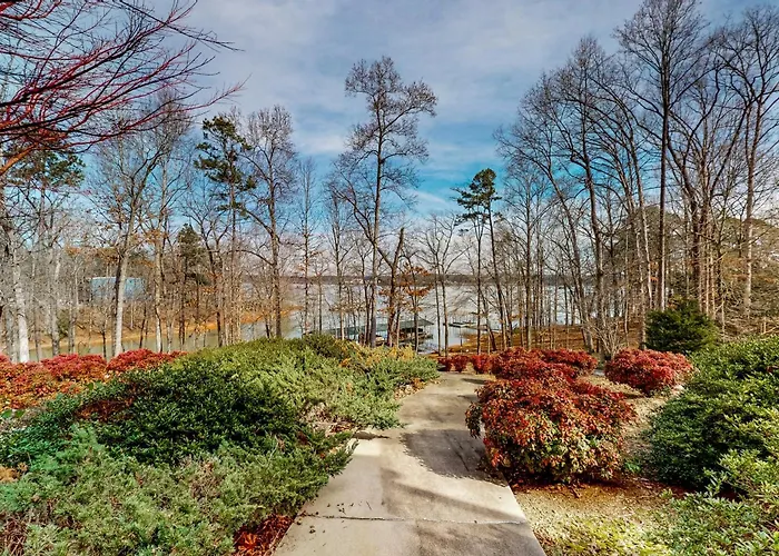 Boat Dock: Lake-View Retreat 5 Mi To Dtwn Clemson