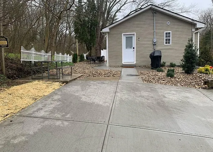 Updated 3Bd Cottage On Bike Trail W/ River Access!