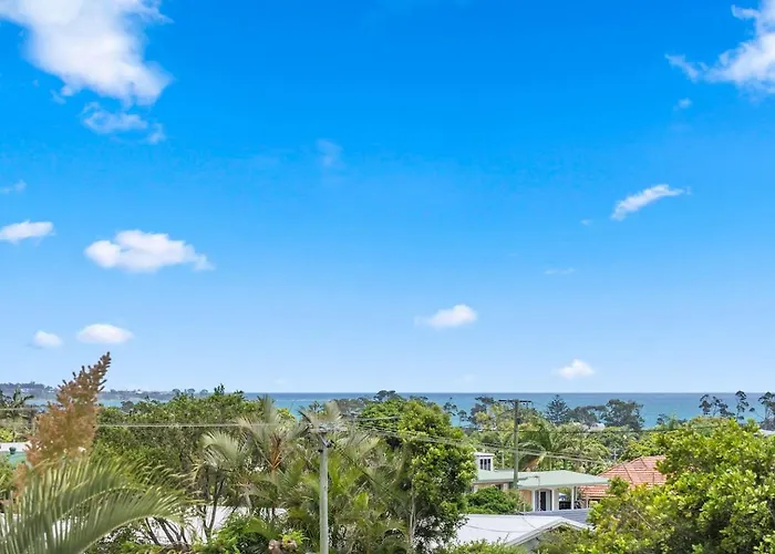 Hillcrest House - A Poolside Retreat On The Coast