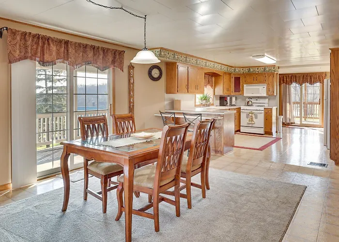 'Farmyard Stays' Dundee Home W/ Scenic Views!