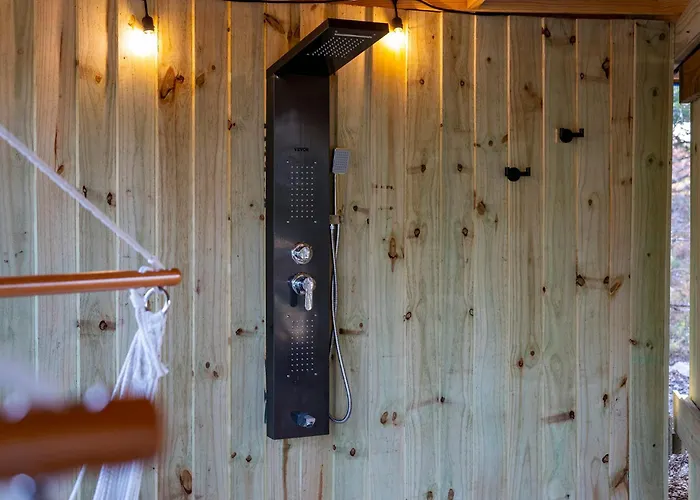 Treehouse Glamping At Pecan Haven W Hot Tub
