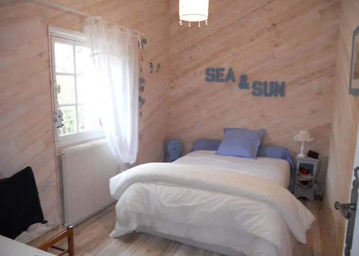 Villa Ancienne Pres Du Centre Avec Grand Parc, Terrasse Et Cuisine Equipee - Fr-1-648-66 Soulac-sur-Mer