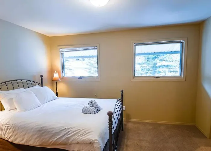 Thunder Ridge Chalet By Fernie Lodging Company