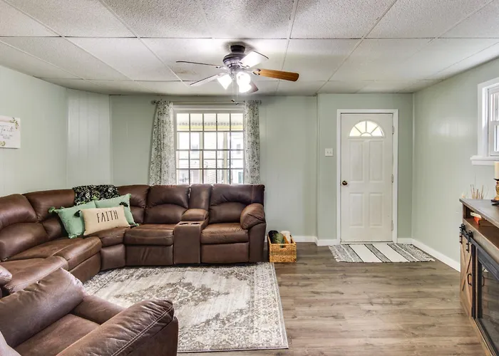 Family-Friendly Altoona Abode W/ Spacious Patio!