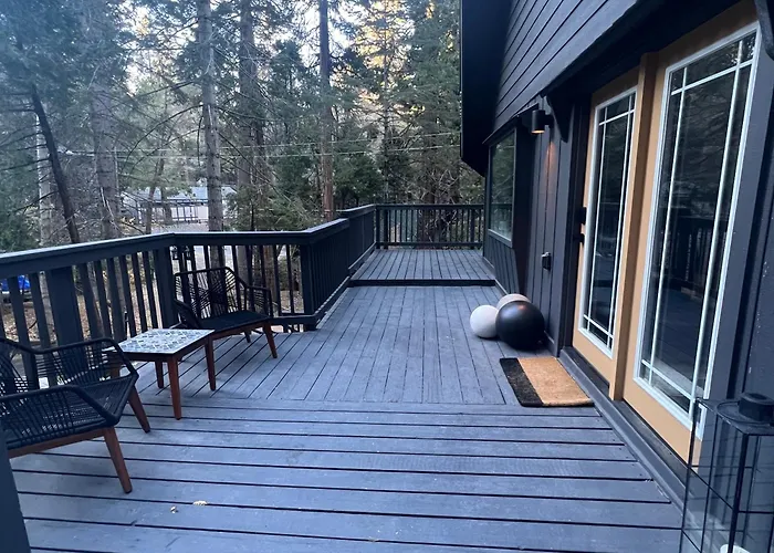 Lake Arrowhead Lux Black Cabin