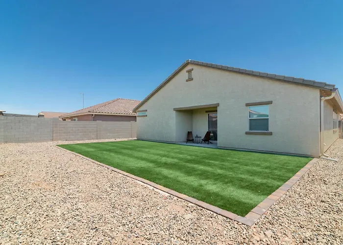Spacious Family Oasis ~ Pooltable ~ Backyard ~ Pkg