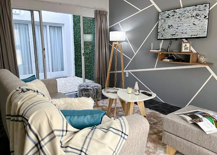 Hermosa Casa Estilo Nordico En Tranquilo Barrio Centrico