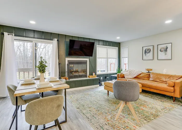 East Stroudsburg Townhouse < 1 Mi To Ski Area!