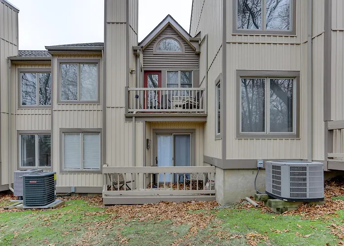 East Stroudsburg Townhouse < 1 Mi To Ski Area!