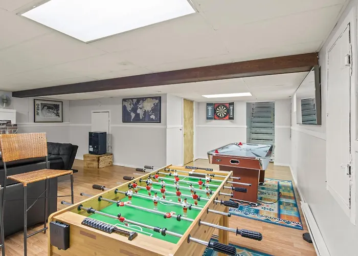 Walk To Parks, Dining & Lake! Game Room! Hot Tub!