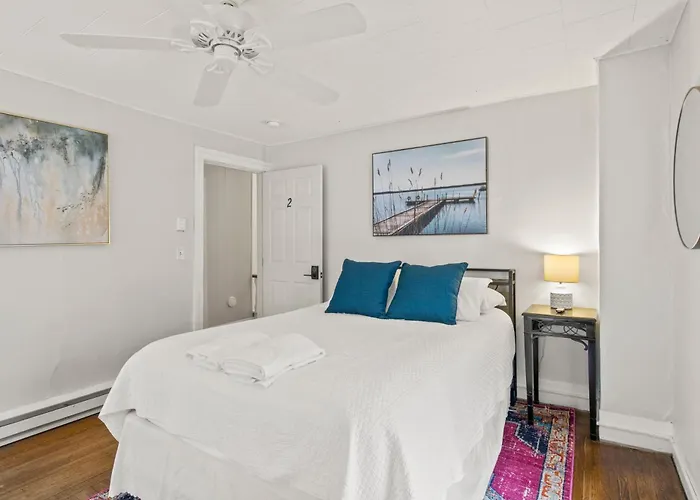 Walk To Parks, Dining & Lake! Game Room! Hot Tub!
