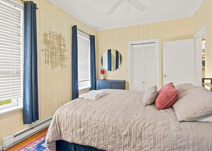 Walk To Parks, Dining & Lake! Game Room! Hot Tub!