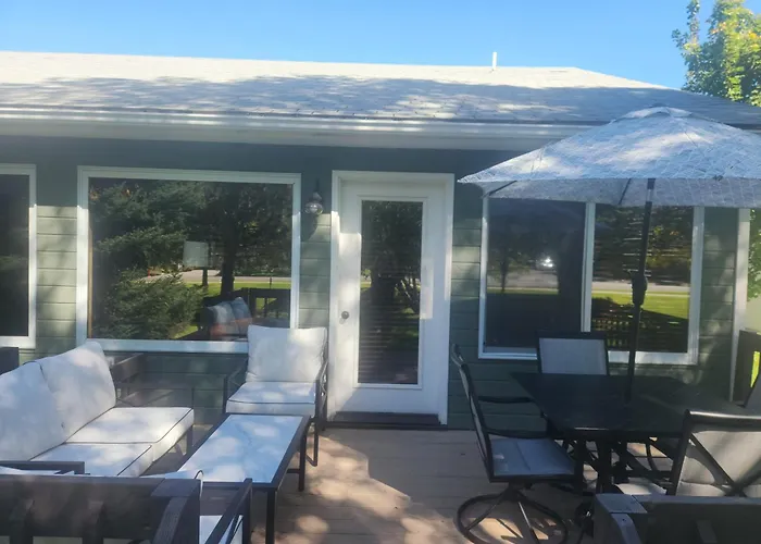Happy Home - Cozy Retreat With Deck Near Downtown Carbondale