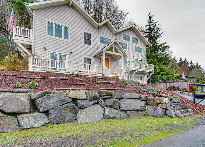 Vashon Island Retreat: Sound Views & Beach Access!