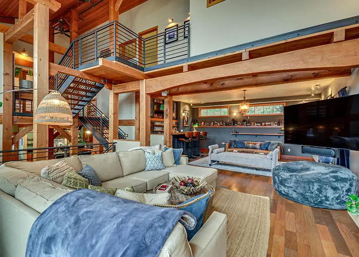 Vashon Island Retreat: Sound Views & Beach Access!