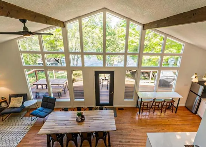 Waterfront Haliburton, All Season, Fully Equipped Cottage! #Str-25-00252