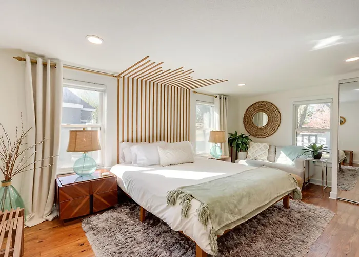 Chic Joplin Cottage W/ Patio < 3 Mi To Town!