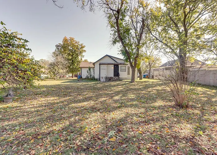 Chic Joplin Cottage W/ Patio < 3 Mi To Town!