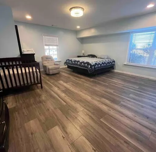 Large 5 Bedroom Home Near Downtown Dalton