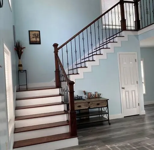 Large 5 Bedroom Home Near Downtown Dalton