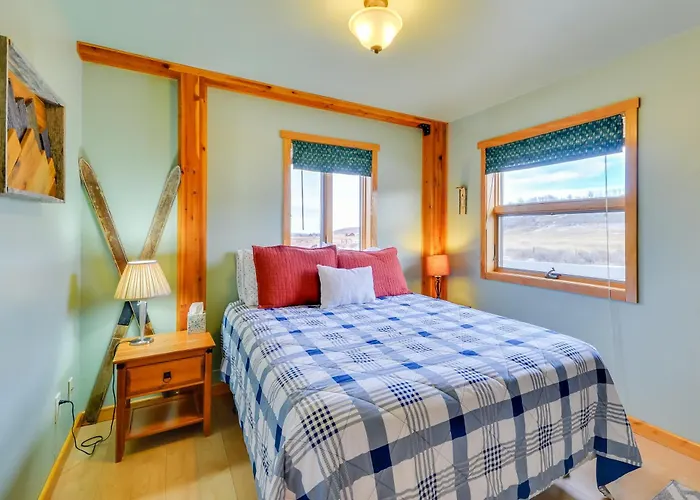 'Off The Beaten Path' Cabin W/ Mtn Views & Hot Tub