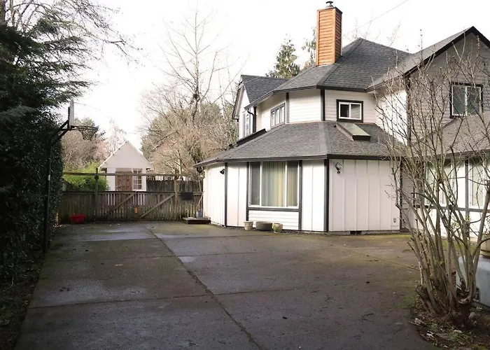 Whitaker 5 Bdrm Daily-Weekly-Monthly
