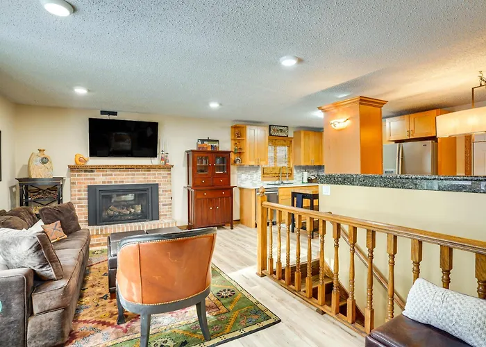Charming Savage Home W/ Yard: 18 Mi To Minneapolis