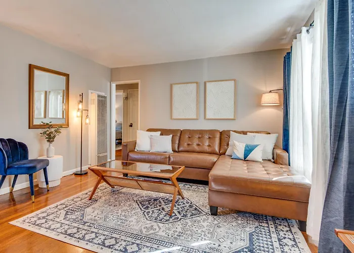 1 Mi To Shopping & Dining: Central Burbank Duplex