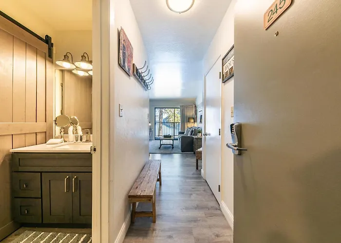 Beautiful Deluxe Studio W/Lake View #245 At Donner Lake Village