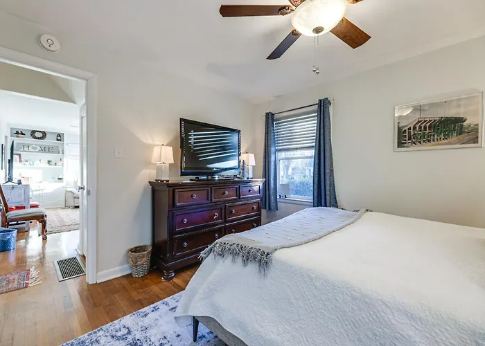Lovely Lexington Home: 4 Mi To Downtown!