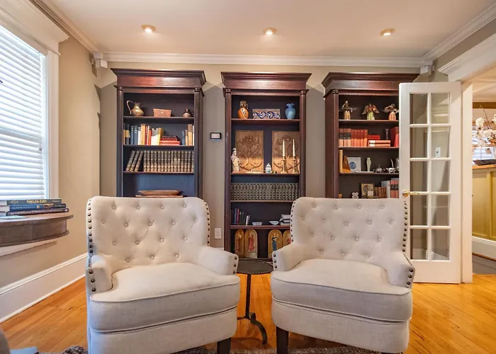 Southern Elegance In Heart Of Memphis