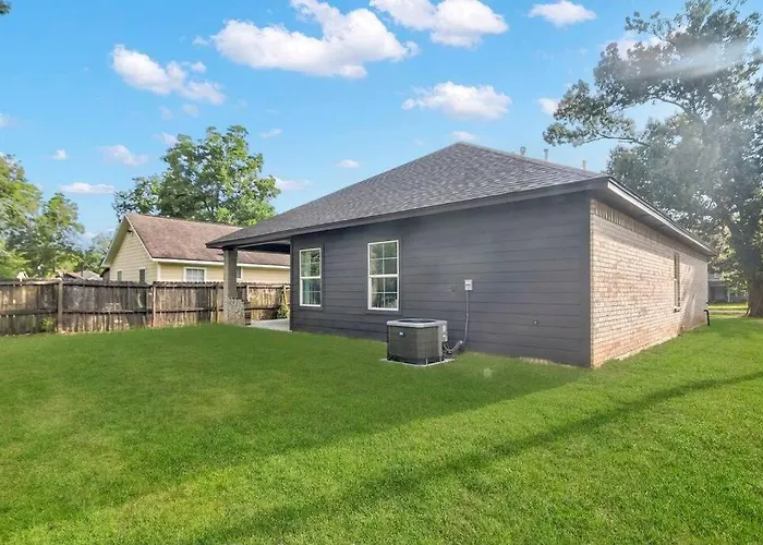 Reduced! Renovated Hidden Gem. Chef Kitch. Wheelch