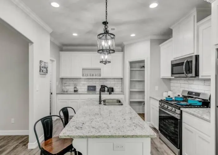 Reduced! Newly Renovated Luxe West Beaumont W Priv