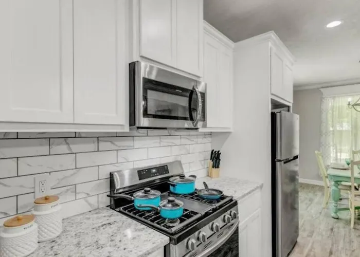 Reduced! Newly Renovated Luxe West Beaumont W Priv