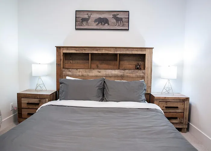 Revelstoke Marvel - Two Bedroom With Hot Tub