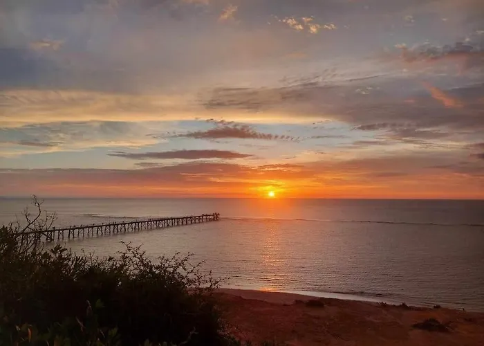 Luxury Home In Christies Beach With King Bed, Nbn, 3Bed 2Bath