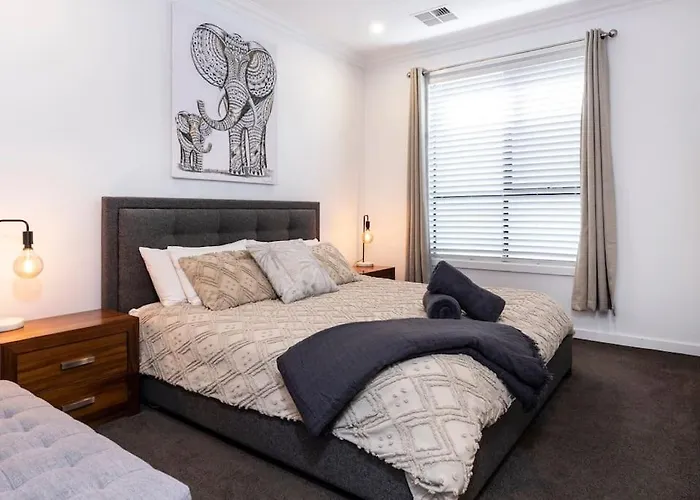 Luxury Home In Christies Beach With King Bed, Nbn, 3Bed 2Bath