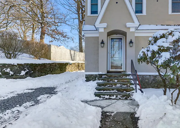 Charming Connecticut Retreat Near Museums & Hiking