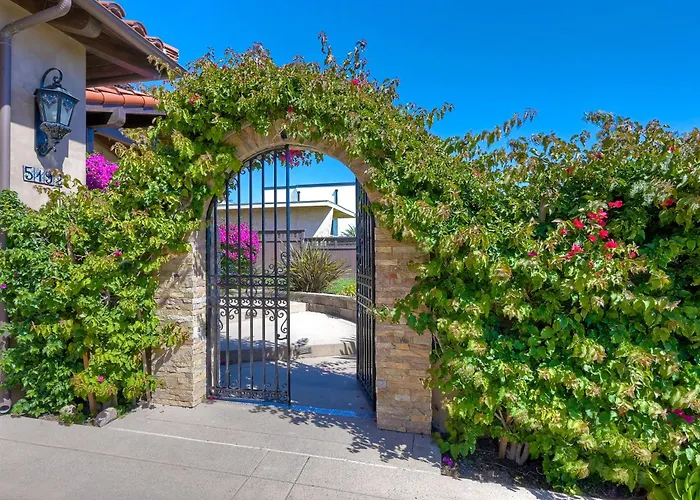 Walk To The Beach - Outdoor Dining - Spacious
