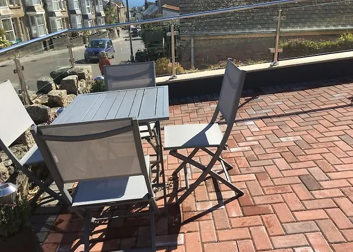 Sea Breeze - 3 Bed House, Parking For 2 Cars