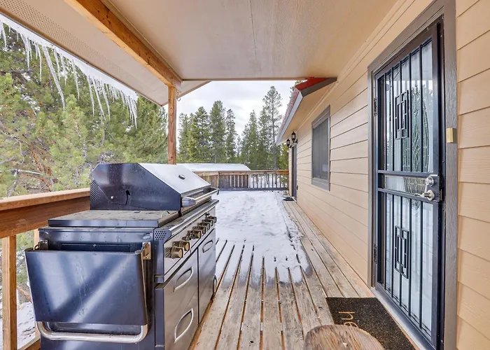 Enjoy Deck + Mtn Views: Grand Lake Retreat!