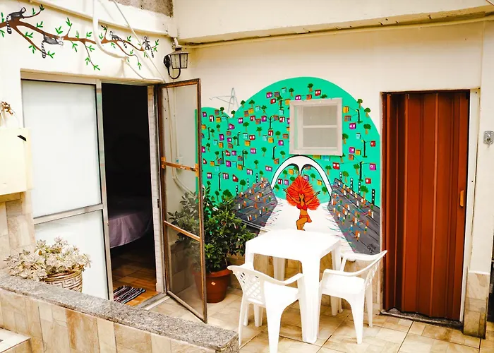Casa Da Cacaia E Do Henrique