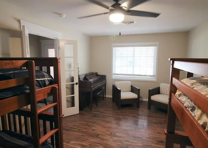 Cozy Aggieland Vacay