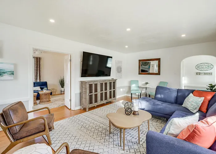< 1 Mi To Midtown: Pet-Friendly Home In Reno!