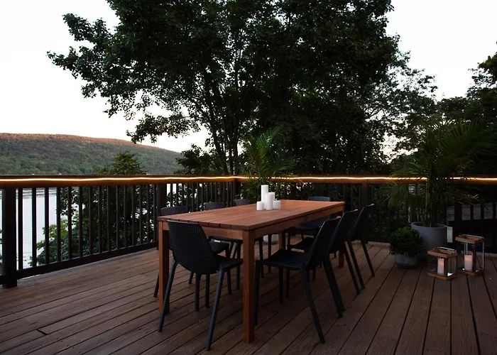 Lakeview Villa With Private Hot Tub, Firepit & Spacious Decks With Breathtaking Cliff Views