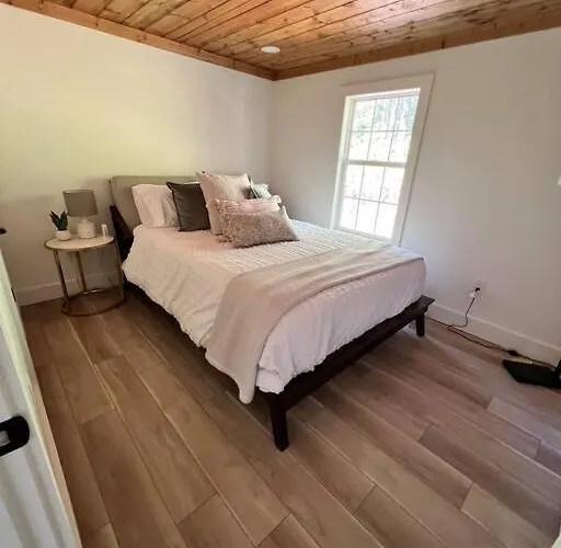 Glamp House Lake And Mountain Views Hot Tub By Hiawassee Glamping