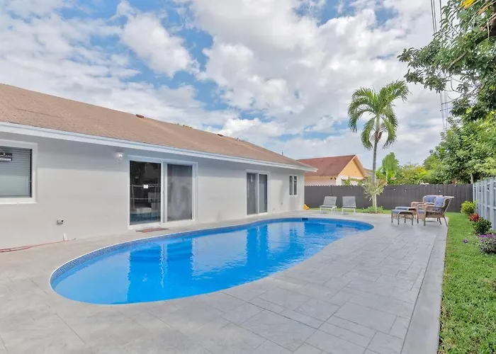 Spacious 4 Bedrooms, 2 Bathroom House With Pool
