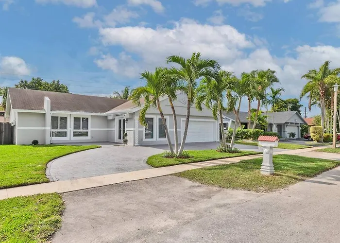 Spacious 4 Bedrooms, 2 Bathroom House With Pool